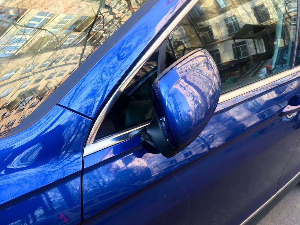 А саме - просторим сімейним автомобілем з потужними і економічними двигунами внутрішнього згоряння