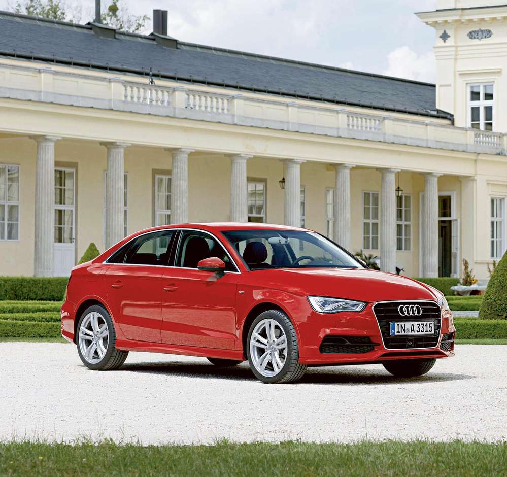 І ось для нього знайшовся гідний конкурент - слідом за хетчбеком Audi A3 з'явився так улюблений у нас трехоб'емнік