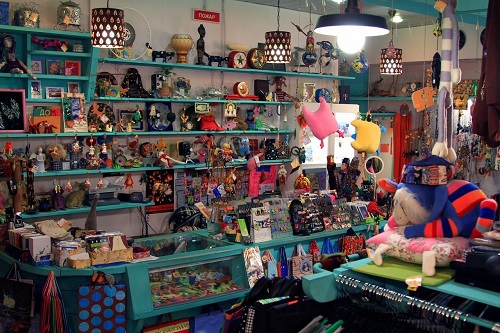 Призом виступають дрібні побутові речі