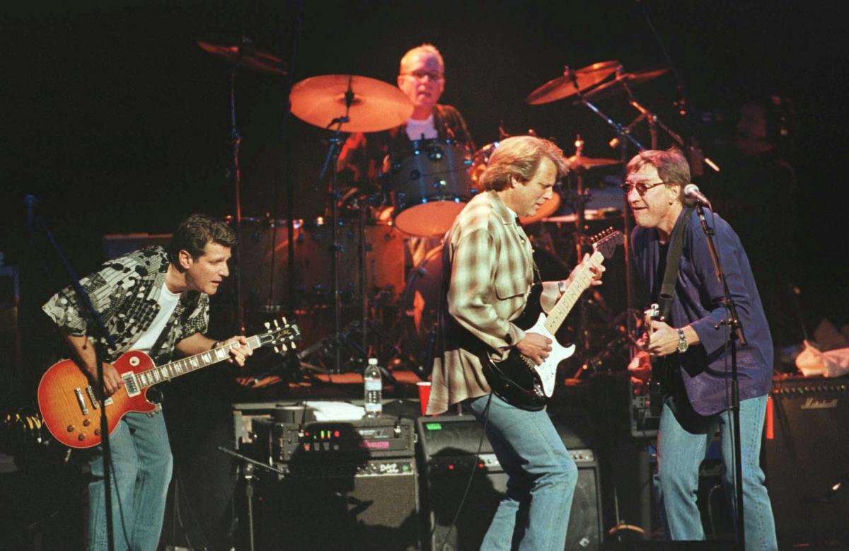 Третє місце в списку найбільш продаваних альбомів в історії США займає ще один диск групи The Eagles 1976 року - «Hotel California»