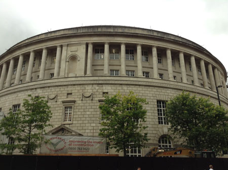 Central Library   - величне кругле класичне будівля, один із символів міста Манчестер - відкриється після реставрації навесні 2014 року