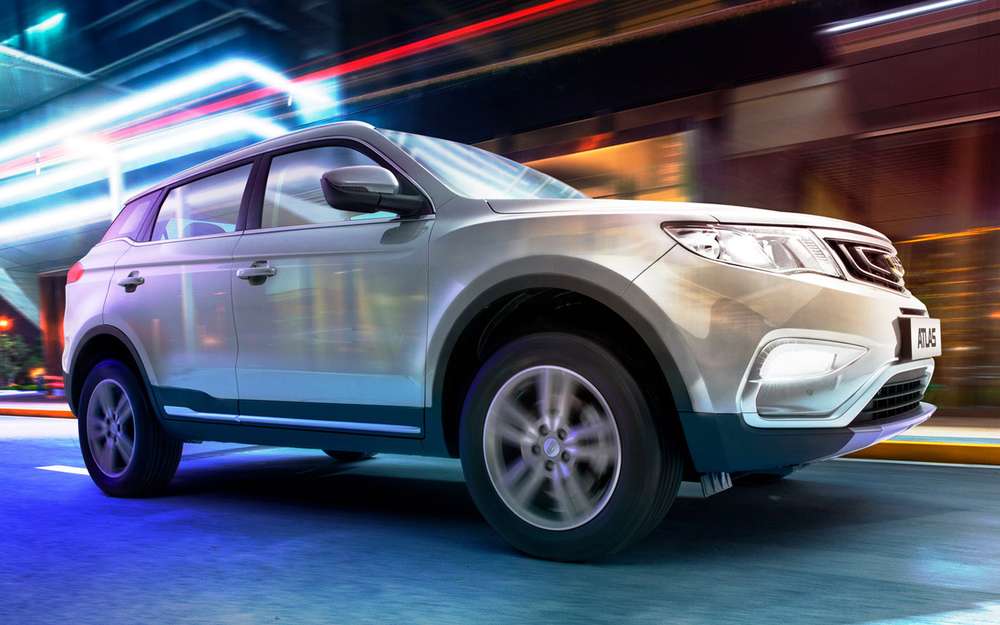 Вартість кросовера Geely Atlas з турбованим 184-сильним мотором склала від 1 439 990 до 1 639 990 рублів