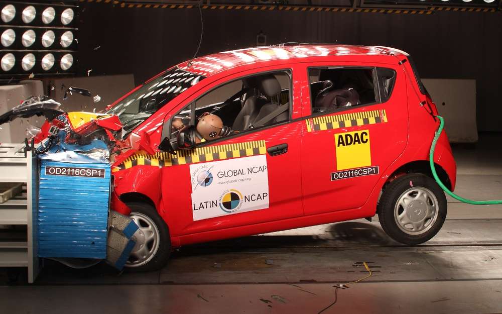 На відміну від європейського побратима Opel Karl Rocks, «американцеві» дали повноцінний двигун