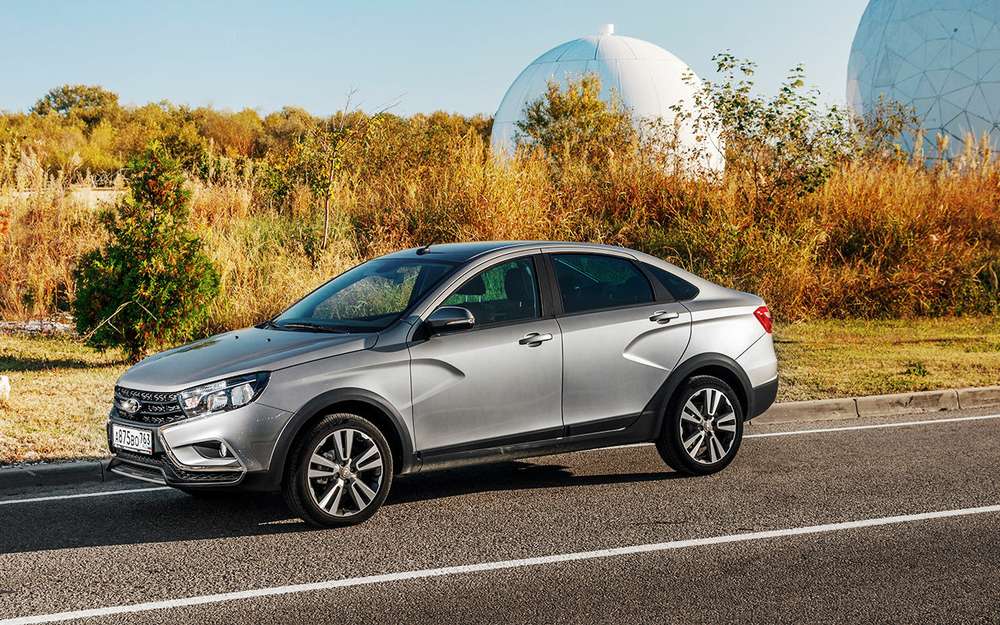 Машина відрізняється мінімальною комплектацією