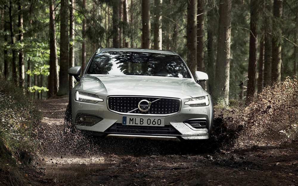 Компанія задумалася над створенням моделей менше 40-й серії, так як на цьому ринку з'являється попит на преміальні автомобілі