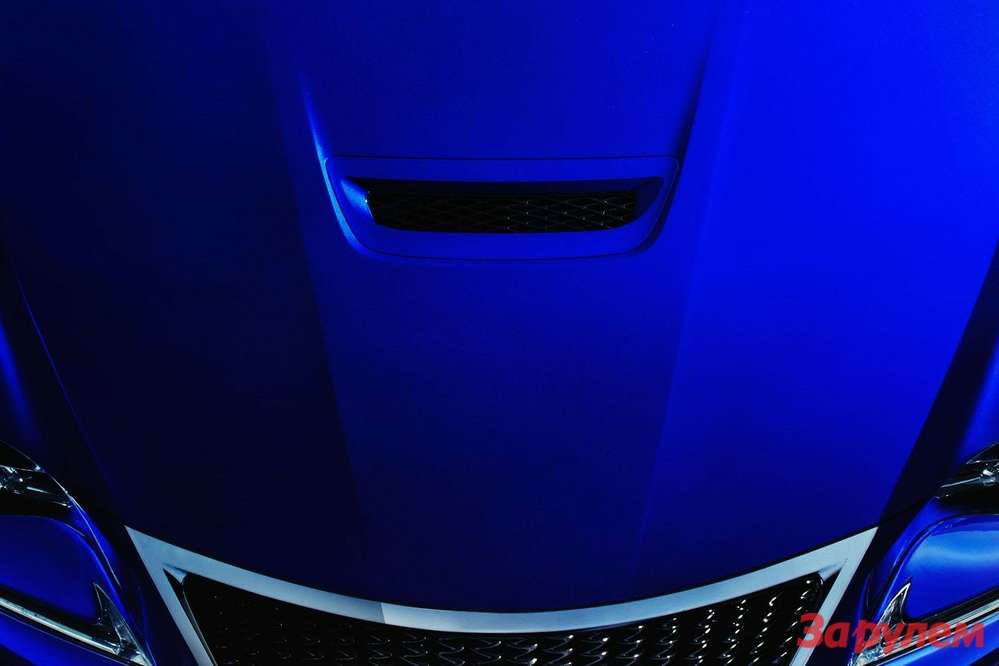 Задньопривідне купе-хетчбек з посадочною формулою 2 + 2 оснащено 320-сильним турбомотором 2