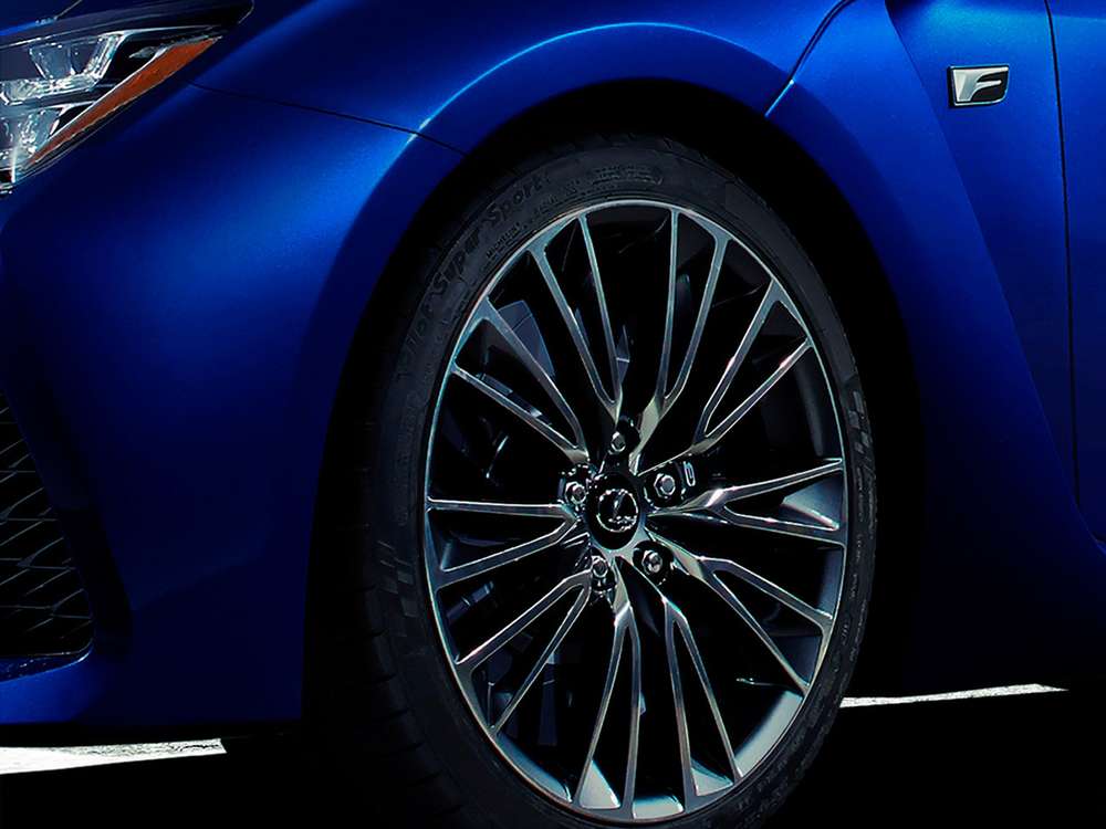 Крім цих моделей очікується дебют чергового D-седана Chrysler 200 і передвісника нового спорткара Toyota - ідеологічного наступника купе Supra