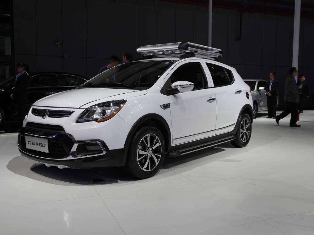 Китайський виробник позашляховиків компанія Haval (належить Great Wall Motors) представила на автосалоні в Шанхаї свої концептуальні кросовери B і R, що знаменували ребрендинг марки, а також прем'єрні H6 Coupe і H8