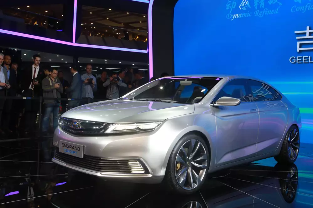 Прототип, розроблений технічним центром PATAC, пересувається на електротязі мотор-коліс і може брати керування на себе