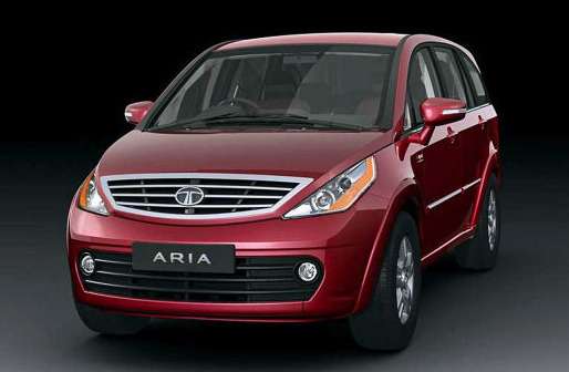 Він розганяє машину до 100 км / год за 4,4 с, а максимальна швидкість лежить на позначці 300 км / ч