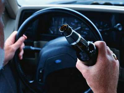 Але з учорашнього дня співробітники ДАІ всюди надають знаки уваги автолюбителькам