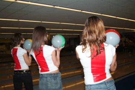 Особливу увагу організаторами турнірів, як правило приділяється підготовці обладнання для боулінгу