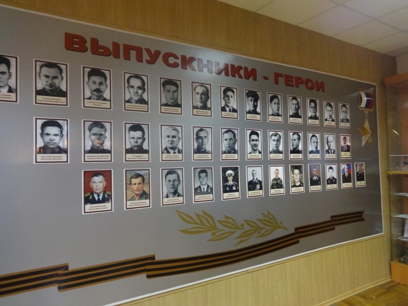 Радіо Свобода зазначає, що ще в 2011 році, а також в липні 2014 року на стенді з героями Росії в ДВОКУ фотографії Чепіги не було, проте на знімках, зроблених в 2016 році вона вже з'явилася
