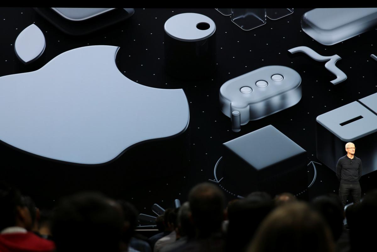 Apple представила нову версію своєї системи iOS 12 з поліпшеною продуктивністю і новими функціями, а також платформою для розробки AR-додатків ARKit