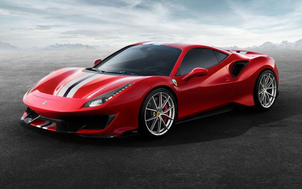 Нас, звичайно ж, не могли не зацікавити транспортні засоби, які стоять в гаражах у представників вищої виконавчої влади країни