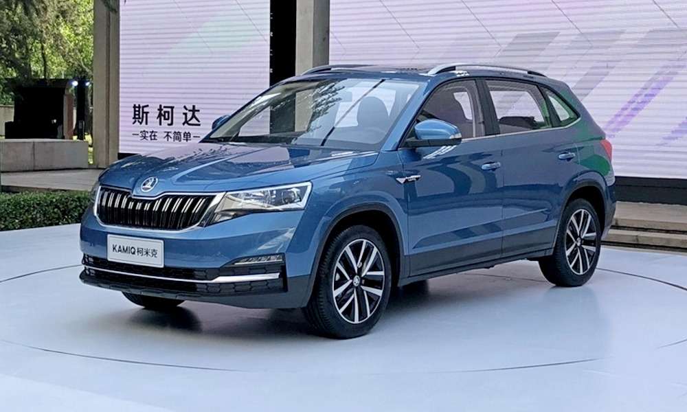 Втім, поряд з ним красувався і більш приземлений седан Mercedes-Benz А-класу в длиннобазном виконанні - все як люблять у Піднебесній