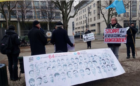 Один з лідерів організації, російський соціолог, який живе в Німеччині, Ігор Ейдман розповів, що головною метою акції було показати німцям безпрецедентність ситуації