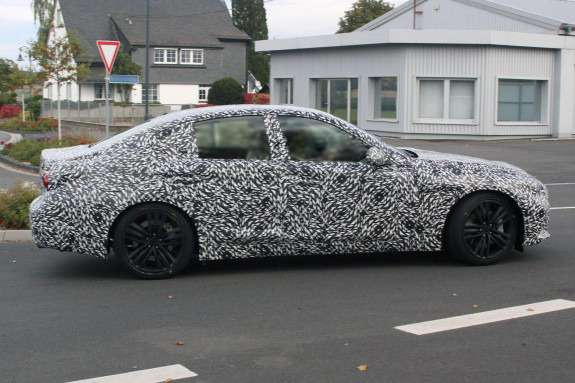 За нашою інформацією, тест-драйв закамуфльованого прототипу вже пройшов під час автосалону в Лос-Анджелесі в кінці листопада 2012 року