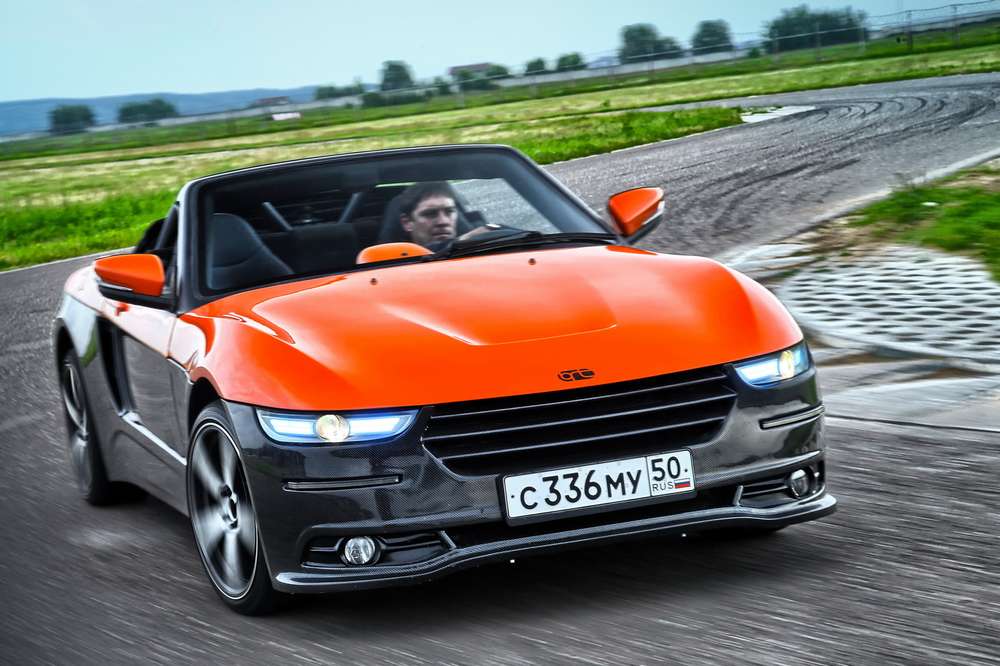 Дістала з скрині, з чужого плеча або просто сама поправилася