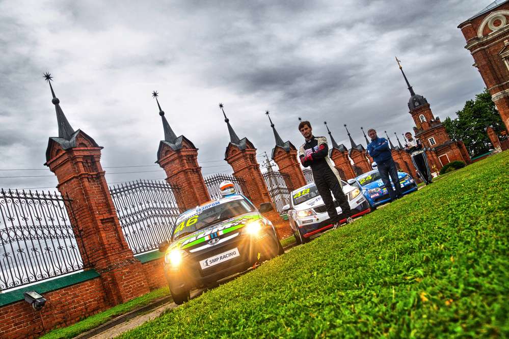 На поле битви разом з новачком виходять Лада Калина Крос, Lifan X50 і Renault Sandero Stepway