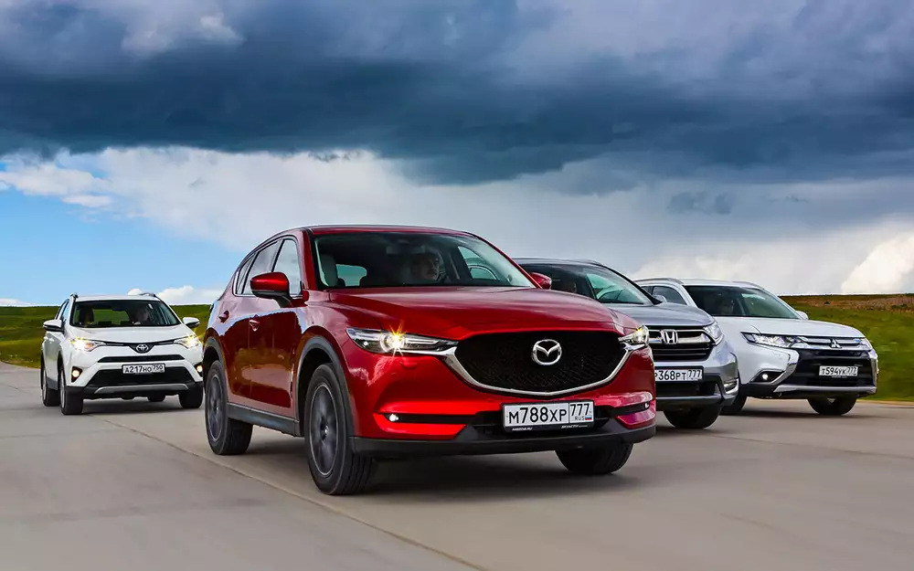 Наступні на черзі - пара Mazda CX-5 і Ford Kuga