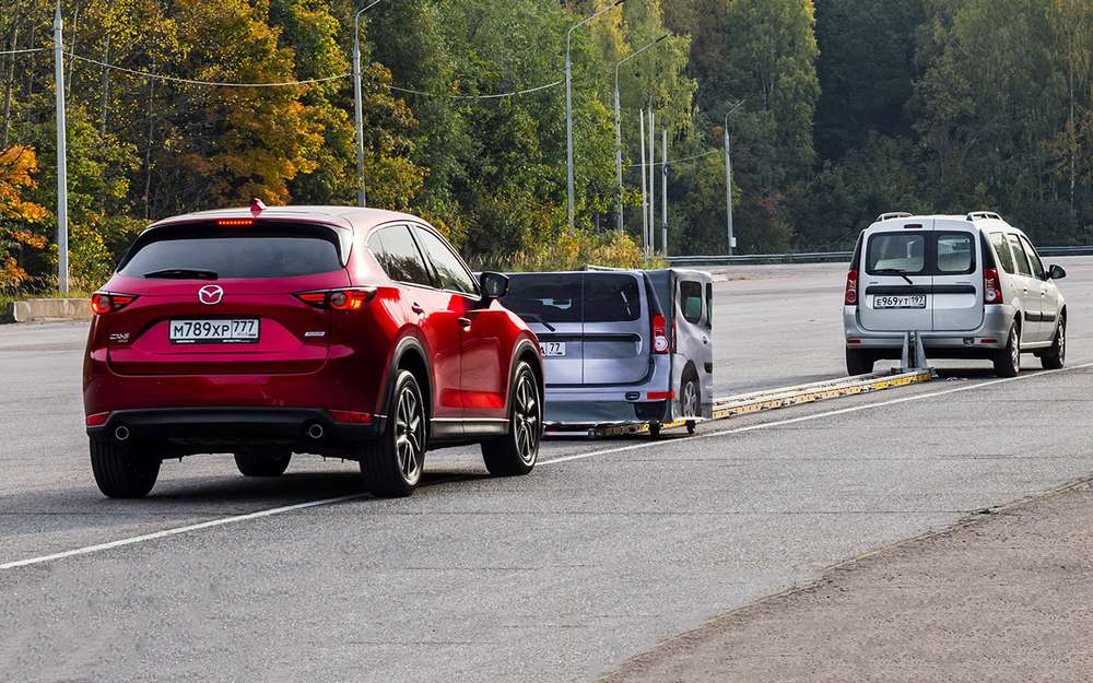 У такому порівнянні, як не крути, дух полювання і переслідування неминуче присутній, а вже після поновлення СХ-5 і Тігуан тим більше: на тест-драйві побували дуже близькі за характеристиками і ціною автомобілі