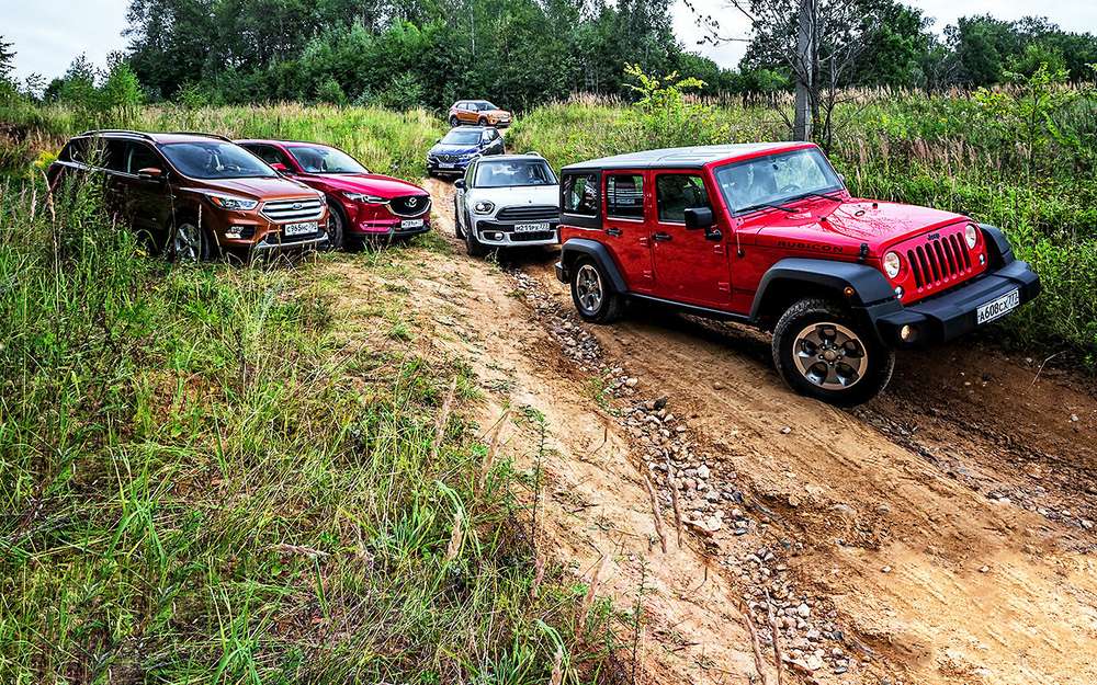 У тесті стартують - з 2-літровими бензиновими двигунами (дизель не пропонують) і повним приводом