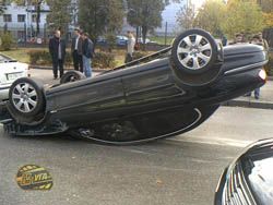 За інформацією агентства Друга смуга, автомобіль Jaguar рухався, в лівому ряду, в напрямку Голосіївської площі, з боку Одеської площі