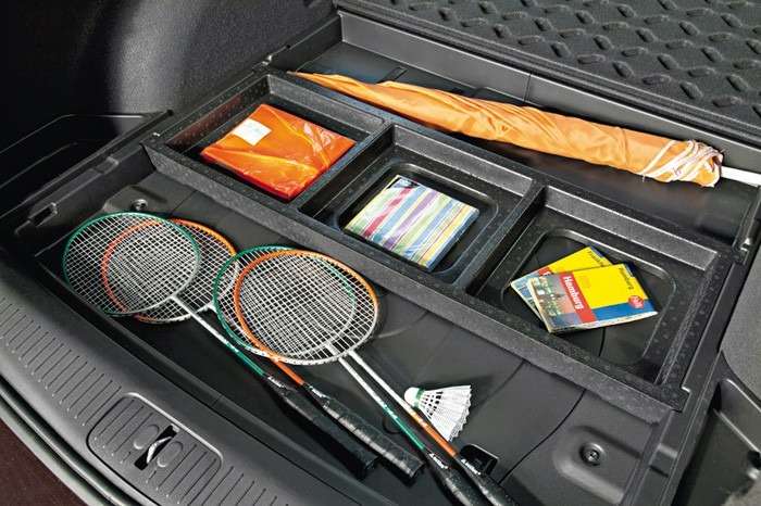 Так, VW Golf, оголошений автомобілем 2014 року зі результатом 34 299 голосів, насправді отримав всього 3409 - інші йому приписали редактори