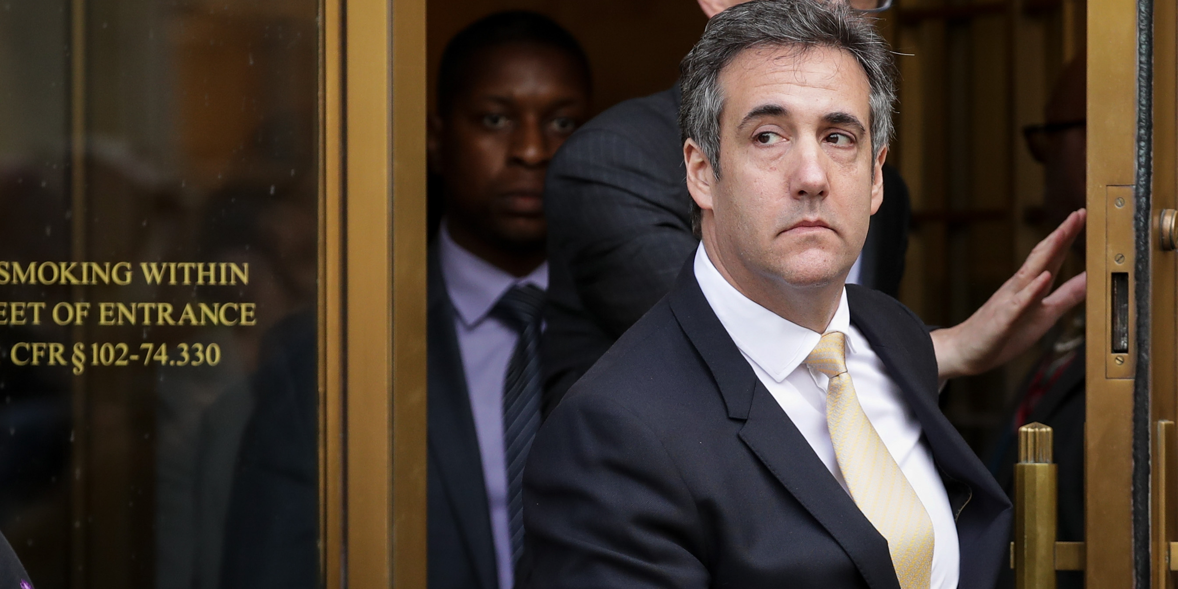 Дрю Анжерер / Getty Images   Адвокат Майкла Коена запропонував Коену отримати інформацію про знання президента Дональда Трампа про втручання Росії у вибори і про те, що він не повідомив про це ФБР