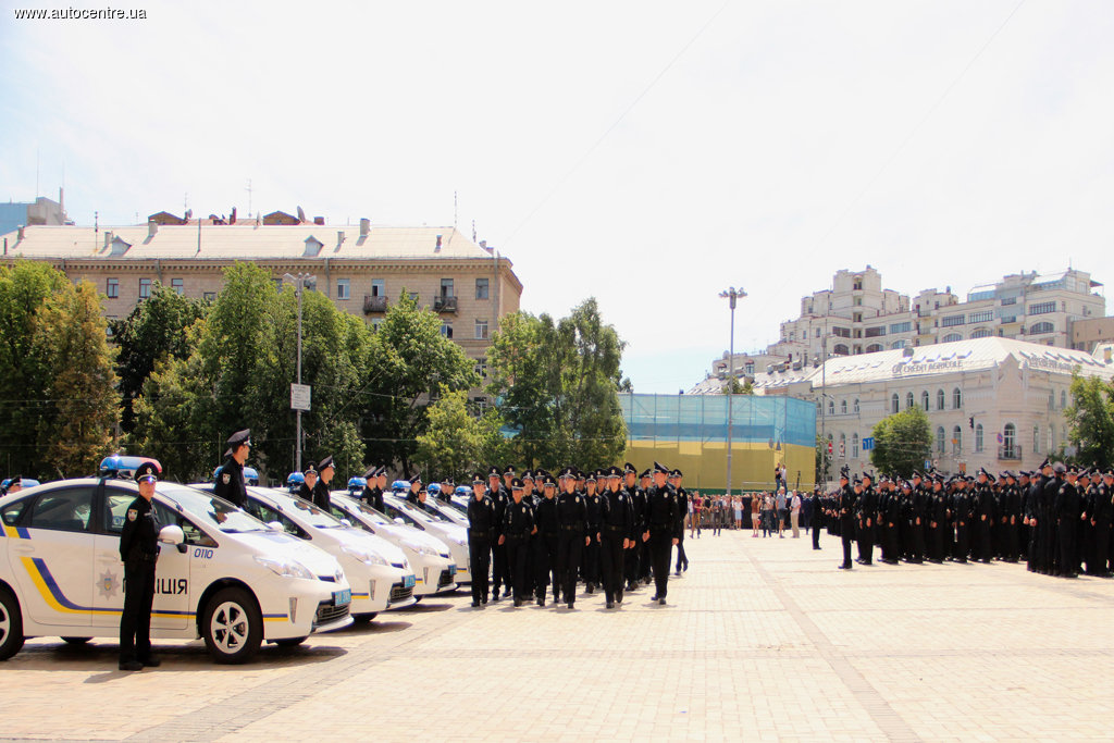 По закінченню навчання в Академії внутрішніх справ всім працівникам нової патрульної служби Києва присудили поліцейські звання