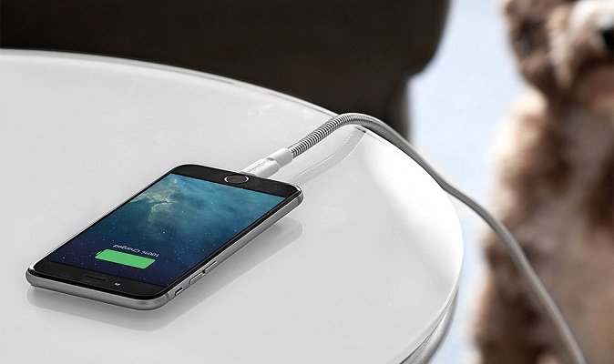 У вас бувало так, що прокидаєтеся вранці і розумієте, що забули поставити свій   iPhone   на зарядку на ніч