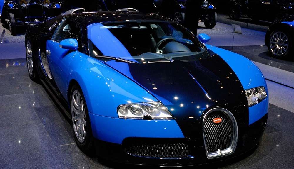 До суперпотужним і супершвидким автомобілів Bugatti Veyron, Bentley Continental і Lamborghini Aventador, на яких роз'їжджають поліцейські найбільшого міста Об'єднаних Арабських Еміратів, додався McLaren MP4-12C