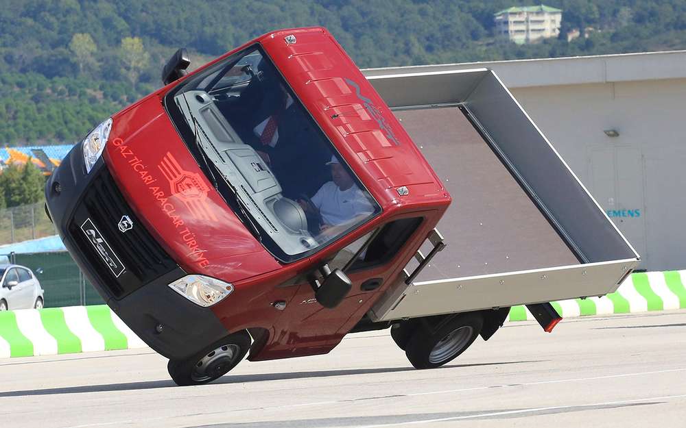 На конвеєр встали фургони і мікроавтобуси ГАЗель NEXT підвищеної місткості