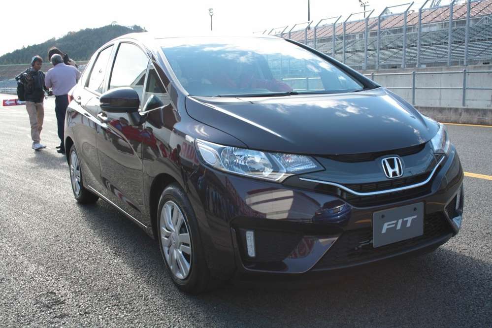 Переможцем в цій категорії визнаний Honda Jazz другого покоління, а в першій десятці п'ять позицій зайняли «японці», дві - «корейці» і три - «європейці»
