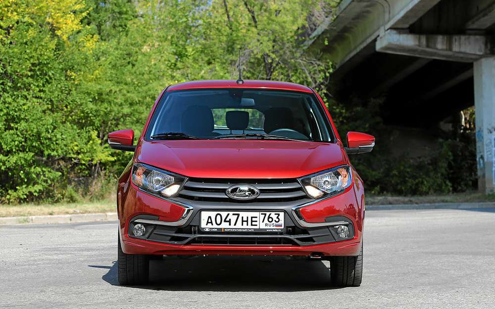 Дилери російського бренду почали пропонувати покупцям «комфортну» серію моделей Granta, XRAY і Largus