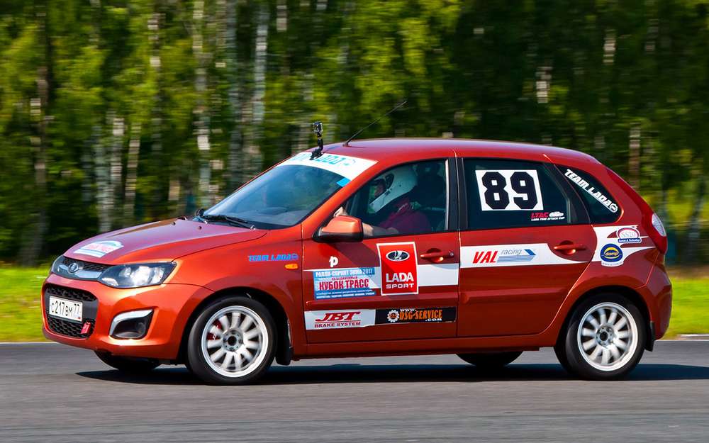 У Мережі з'явилися фотографії хетча, позбавленого всілякої маскування