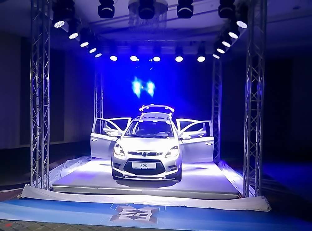 Верхня цінова межа в мільйон двісті тисяч для нашого огляду вибрана не випадково: саме цю ціну багато автомобілістів вважають відміткою, на якій закінчуються бюджетні кросовери