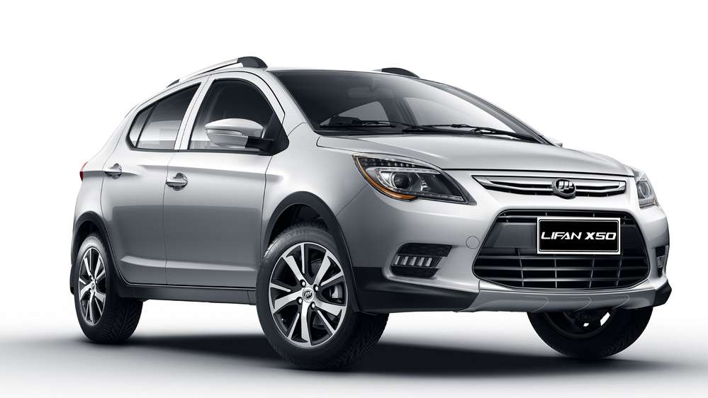 ), 5-ступінчастою МКП або коробкою CVT, за ціною від 499 900 рублів