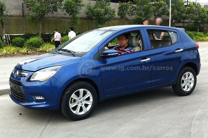 Новачок - передньопривідний кросовер Lifan X60, лідер - Renault Duster