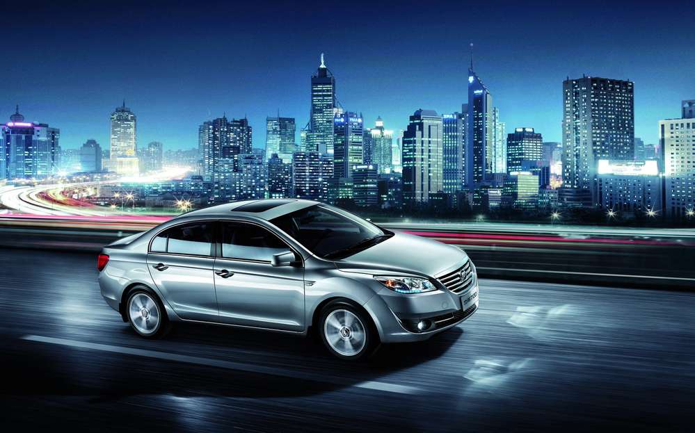 Наводимо поради щодо вибору оптимальної комплектації і по п'ять найпотужніших, найшвидших, самих просторих і найбільш містких автомобілів