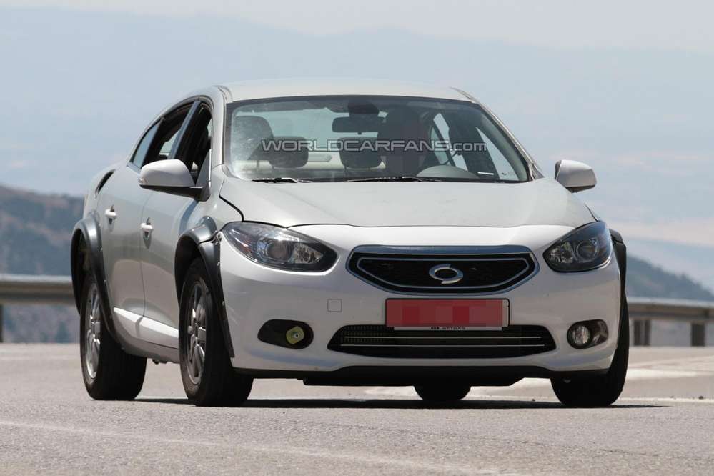 Передбачається, що маються на увазі паркетники C- і D-класів - на базі Nissan Qashqai і X-Trail