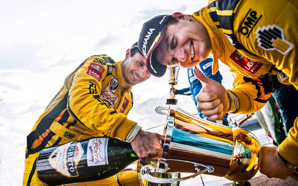 Тепер вони не поступаються за потужністю злому Volkswagen Golf R, але, як то кажуть, є нюанси