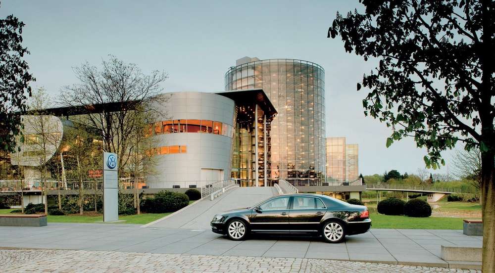 Екземплярам, ​​оснащеним люком з сонячною панеллю, необхідна підклеювання