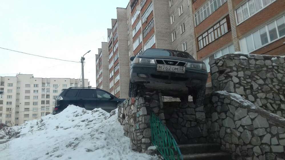 Співробітники ГИБДД зупинили виїхав на зустрічну смугу Daewoo Matiz, що сиділа за кермом жінка прийшла в сказ