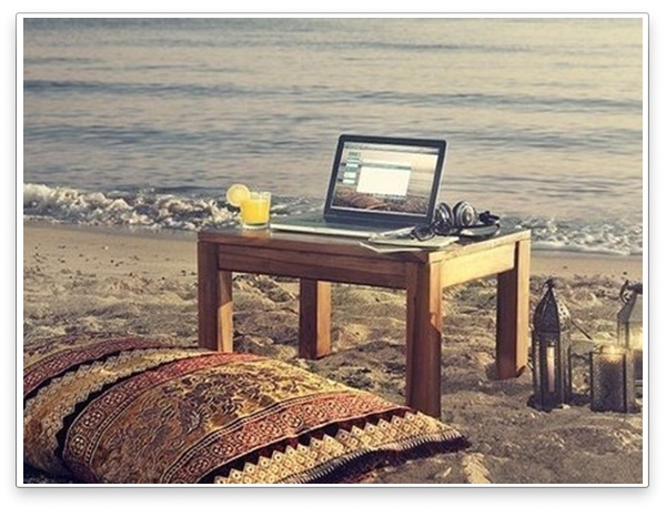 В офісі, в дорозі, на бігу, будинки, в ко-ВОРКІНГ або в кафе біля моря - користувачі завжди мають доступ до найактуальнішої версії документів, бачать коментарі колег і партнерів з інших поштових доменів