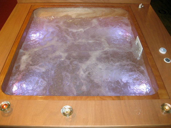 Тип гідромасажною системи для ванни: моделі з м'яким бульбашковим масажем призначені для зняття м'язової втоми і напруги, а ванни з сильним струменем бадьорять і наповнюють енергією