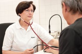 Ілюстративне фото: Філіп Яндоурек, Чеське радіо   Особливо великі компанії не цураються засилати перевіряючих на будинок до своїх хворих співробітникам