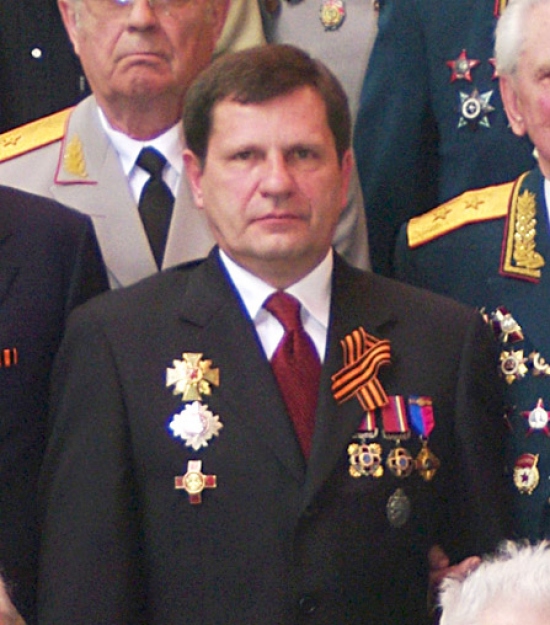 А рідний Антимонопольний комітет приколол на груди сановному чоловікові свій почесний знак «За захист конкуренції»