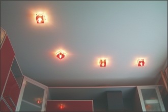 ;   світлова панель дає можливість прикрасити стелю або стіни світяться малюнками зовсім без проводів;   точкові світильники вбудовуються і зовнішні, під галагеновие і енергозберігаючі лампи, найоригінальніші форми і кольору, комплектуючі;   енергозберігаючі лампи просто унікальний асортимент;   галогенові лампи і стрічки для прихованого підсвічування